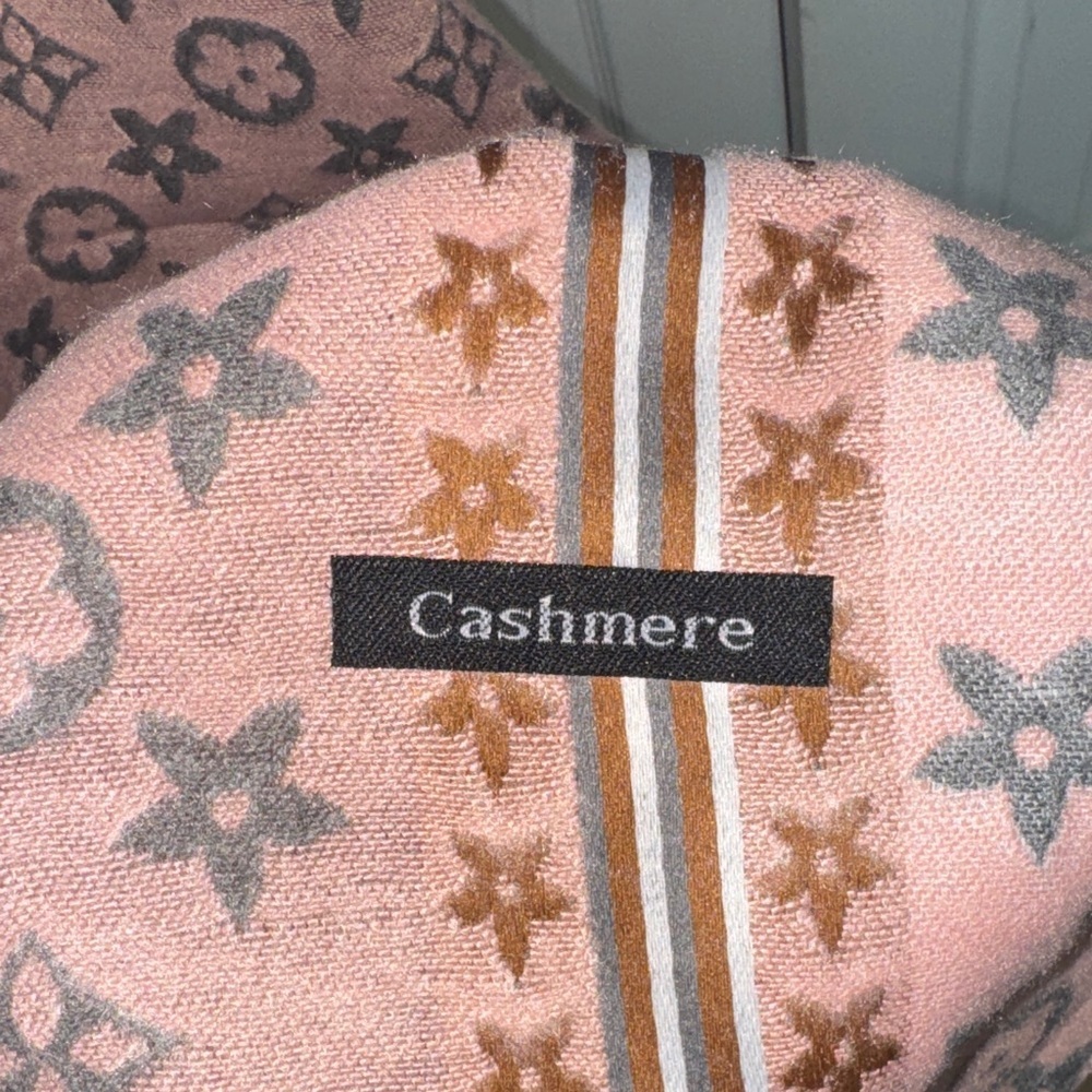 Pink And Gray Patterned Shawl - image 4